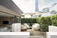 Căn penthouse 280 m² tối giản với khoảng sân ngập nắng