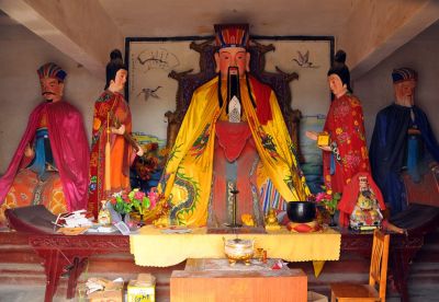 Các loại bàn thờ phổ biến và cách chọn phù hợp với gia đình - Nhà Đẹp Sài Gòn